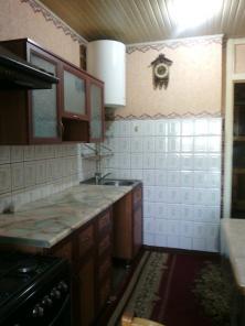 Продается 2х комнатная мебелированная квартира в кирпичном доме в центре города Чирчика