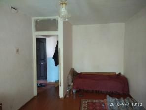 Продам не дорого 1 комнатную квартиру в городе Чирчик в 4 микрорайоне